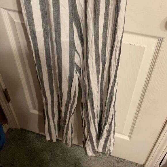 Striped Jumpsuit with open back - Picture 3 of 11